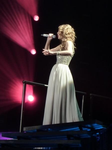Taylor Swift — March 12 - Oberhausen, Germany — photo 91