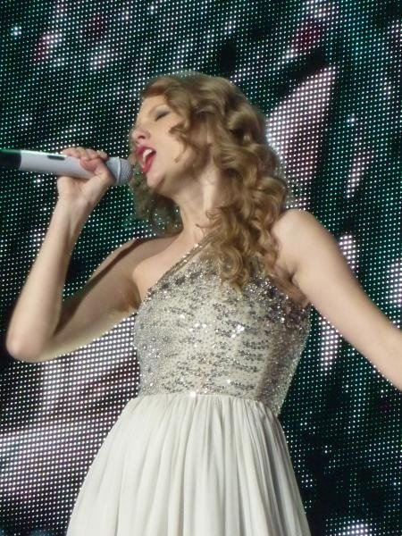 Taylor Swift — March 12 - Oberhausen, Germany — photo 92