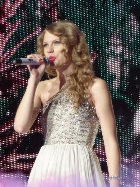 Taylor Swift — March 12 - Oberhausen, Germany — photo 93