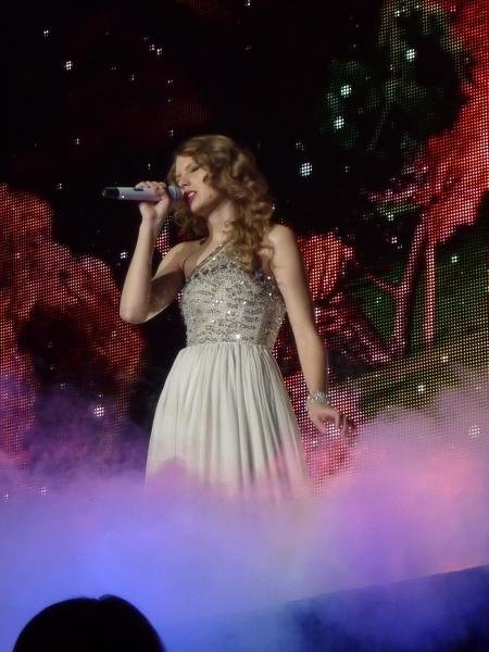 Taylor Swift — March 12 - Oberhausen, Germany — photo 98