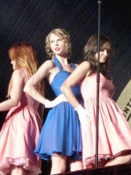 Taylor Swift — March 12 - Oberhausen, Germany — photo 112