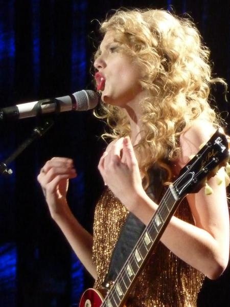Taylor Swift — March 12 - Oberhausen, Germany — photo 119