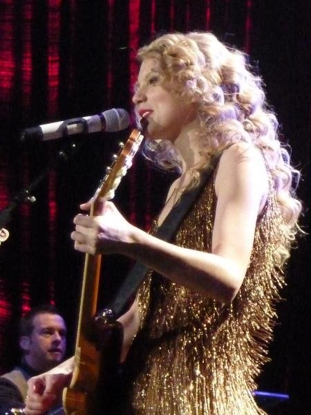 Taylor Swift — March 12 - Oberhausen, Germany — photo 127