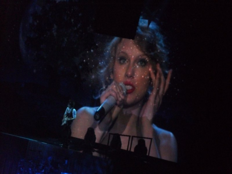 Taylor Swift — March 12 - Oberhausen, Germany — photo 138