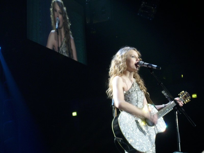 Taylor Swift — March 12 - Oberhausen, Germany — photo 148
