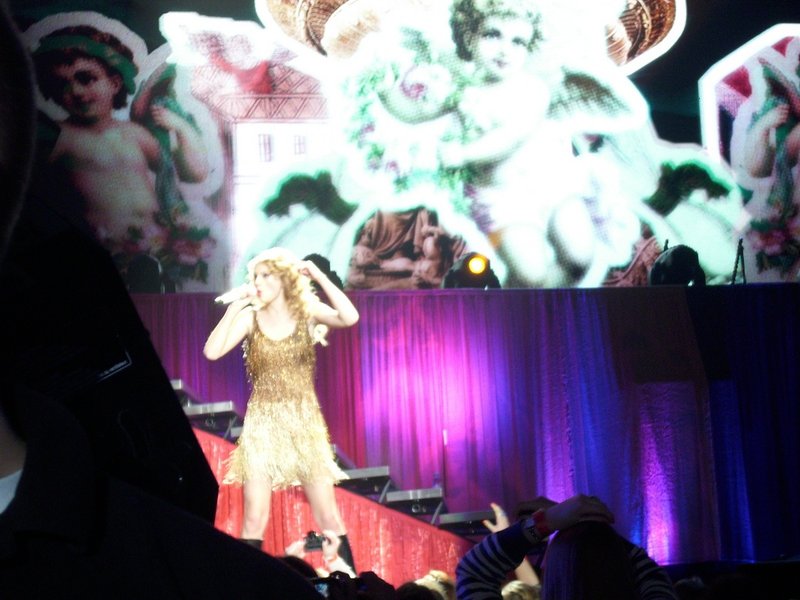 Taylor Swift — March 12 - Oberhausen, Germany — photo 166