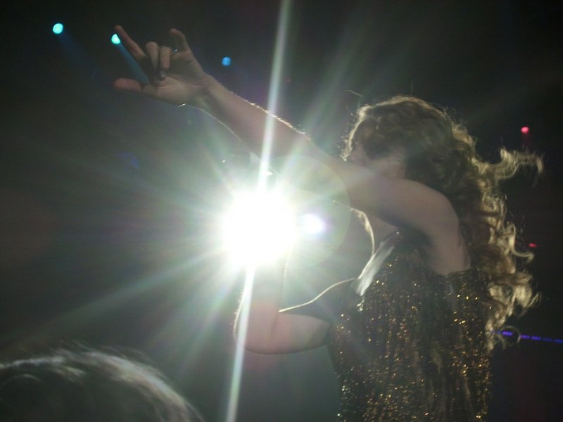 Taylor Swift — March 12 - Oberhausen, Germany — photo 168