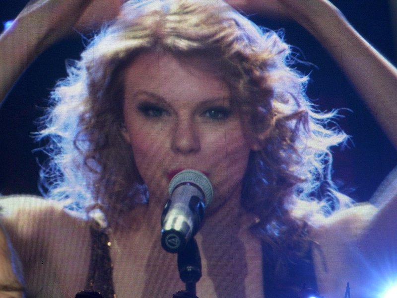 Taylor Swift — March 12 - Oberhausen, Germany — photo 170