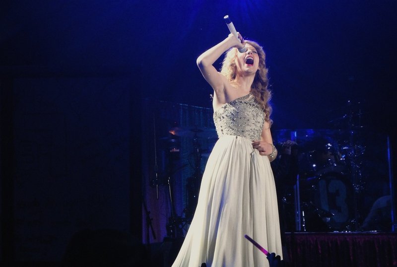 Taylor Swift — March 12 - Oberhausen, Germany — photo 172