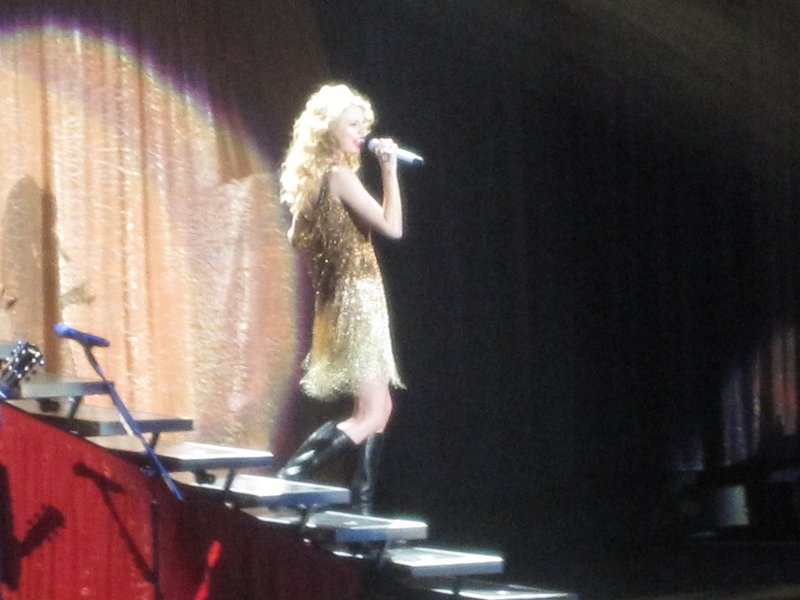 Taylor Swift — March 12 - Oberhausen, Germany — photo 173