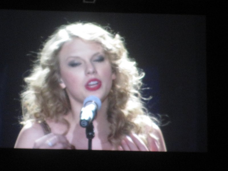 Taylor Swift — March 12 - Oberhausen, Germany — photo 174