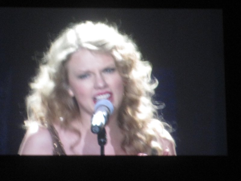 Taylor Swift — March 12 - Oberhausen, Germany — photo 176