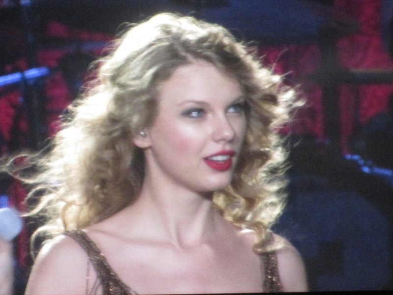 Taylor Swift — March 12 - Oberhausen, Germany — photo 179