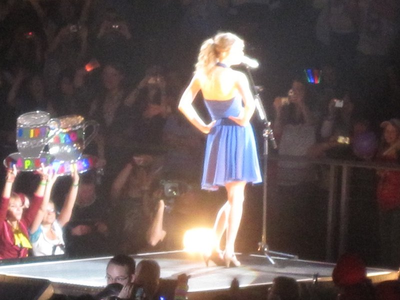 Taylor Swift — March 12 - Oberhausen, Germany — photo 183