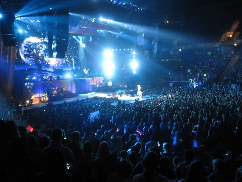 Taylor Swift — March 12 - Oberhausen, Germany — photo 184