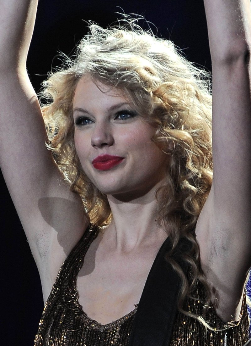 Taylor Swift — March 15 - Milan, Italy — photo 4
