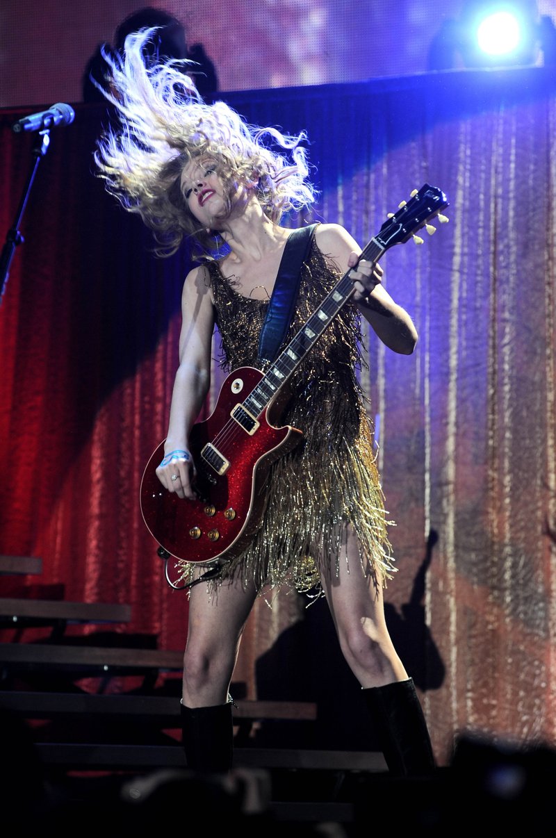 Taylor Swift — March 15 - Milan, Italy — photo 10