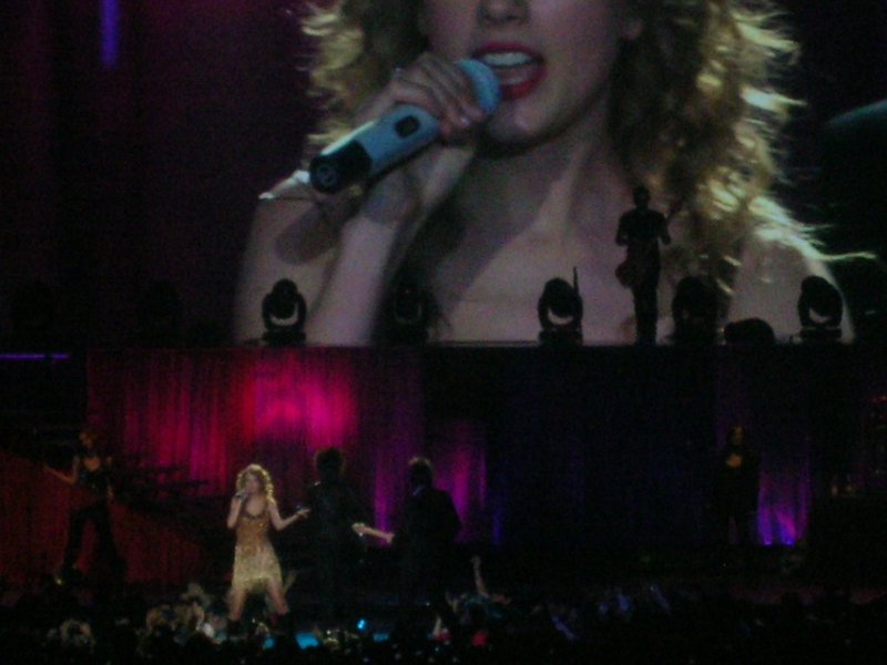 Taylor Swift — March 15 - Milan, Italy — photo 11