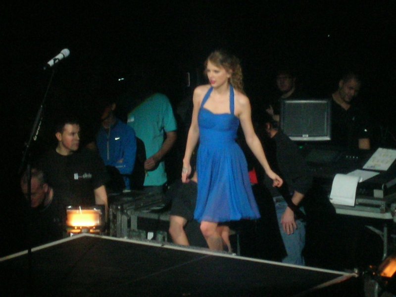 Taylor Swift — March 15 - Milan, Italy — photo 23