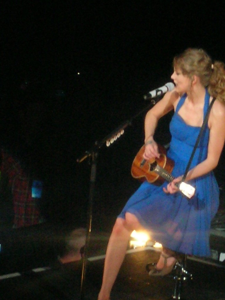 Taylor Swift — March 15 - Milan, Italy — photo 27