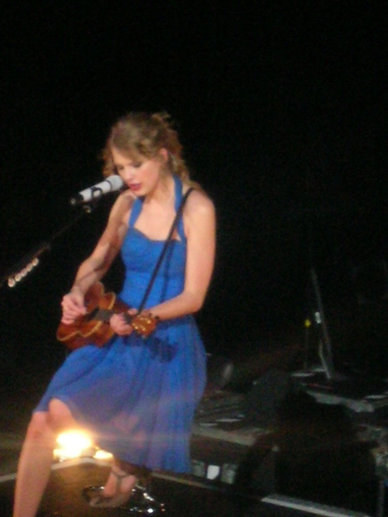 Taylor Swift — March 15 - Milan, Italy — photo 29