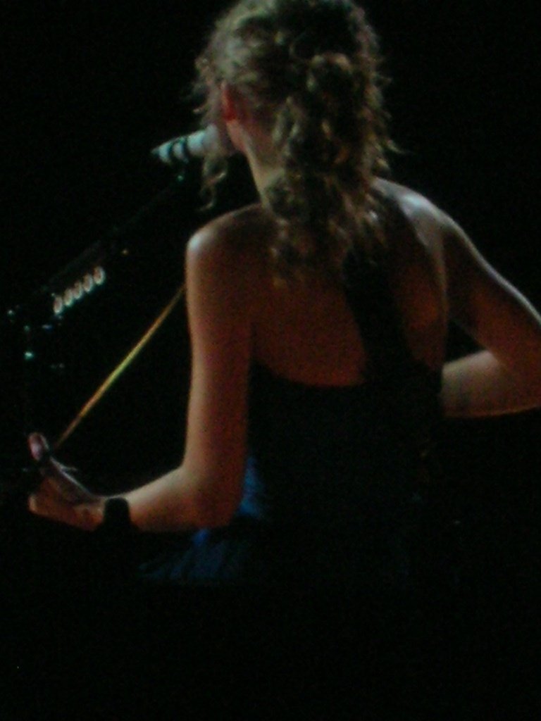Taylor Swift — March 15 - Milan, Italy — photo 31