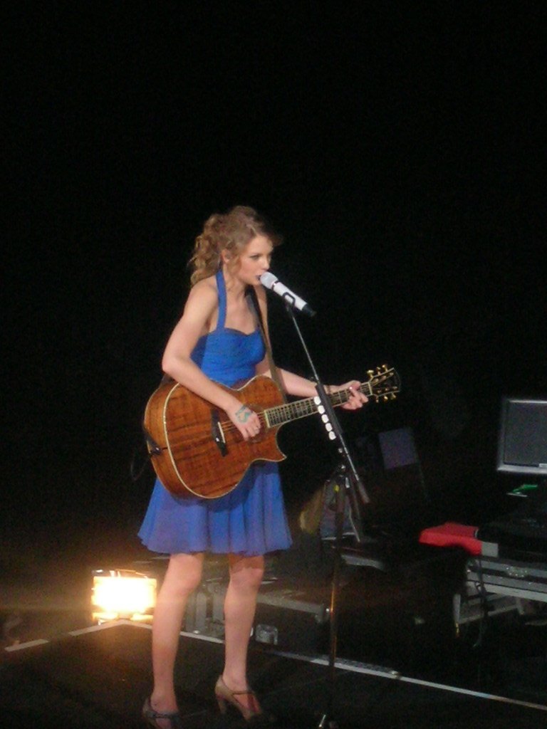 Taylor Swift — March 15 - Milan, Italy — photo 33