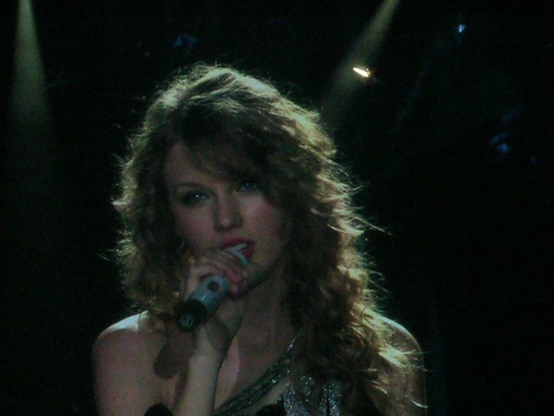 Taylor Swift — March 15 - Milan, Italy — photo 42