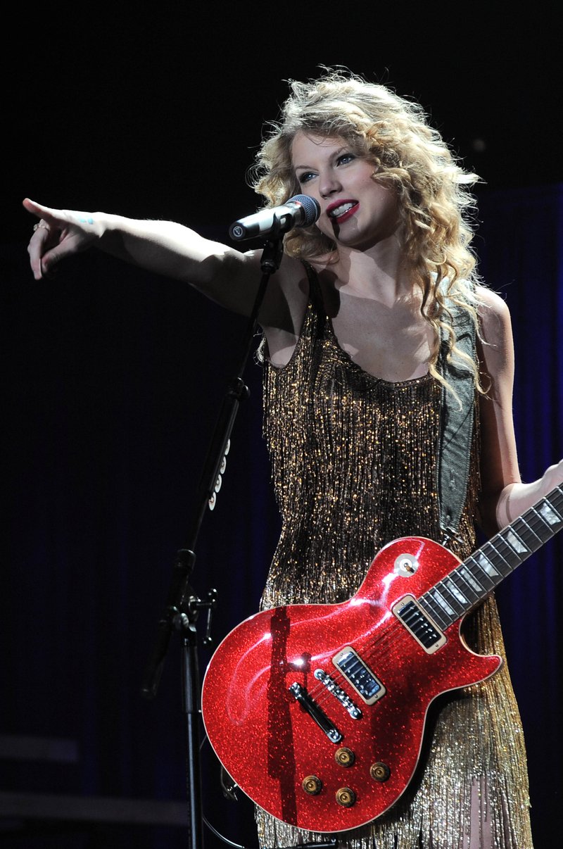 Taylor Swift — March 15 - Milan, Italy — photo 43