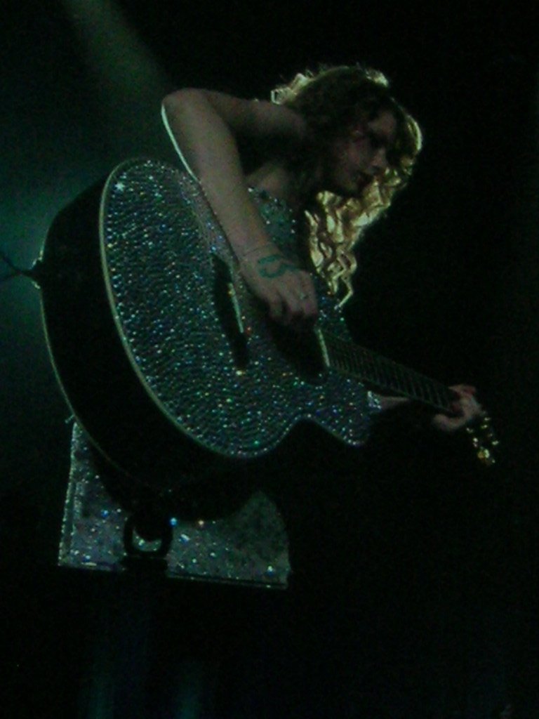 Taylor Swift — March 15 - Milan, Italy — photo 44