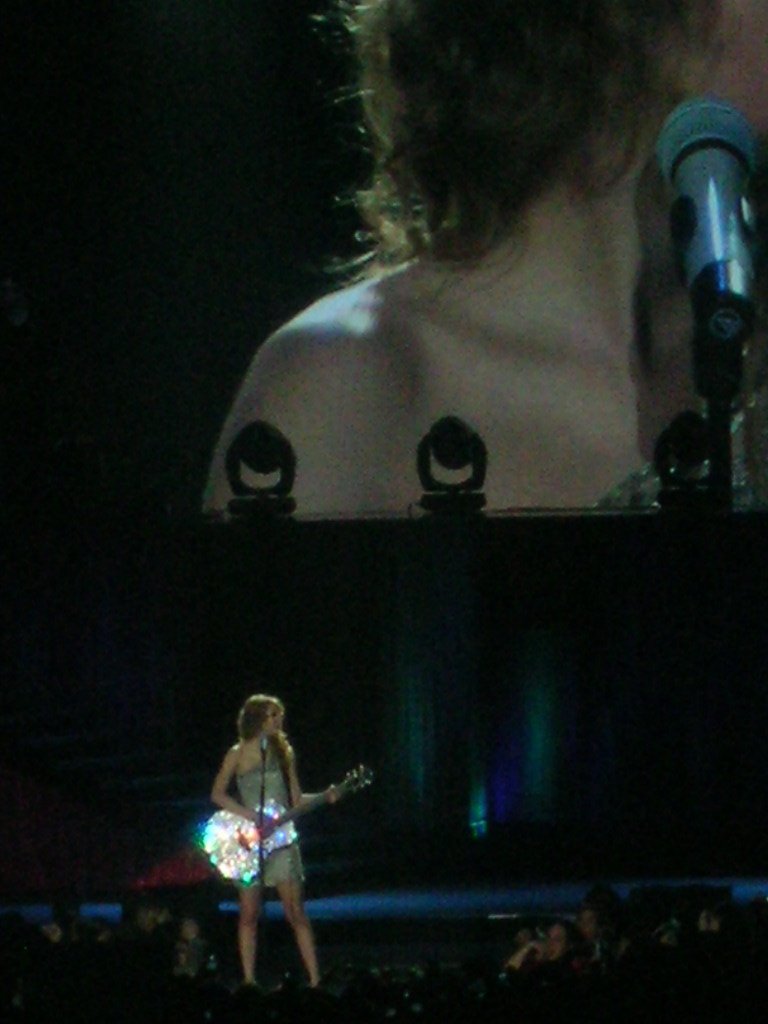 Taylor Swift — March 15 - Milan, Italy — photo 45