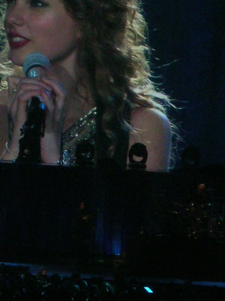 Taylor Swift — March 15 - Milan, Italy — photo 46