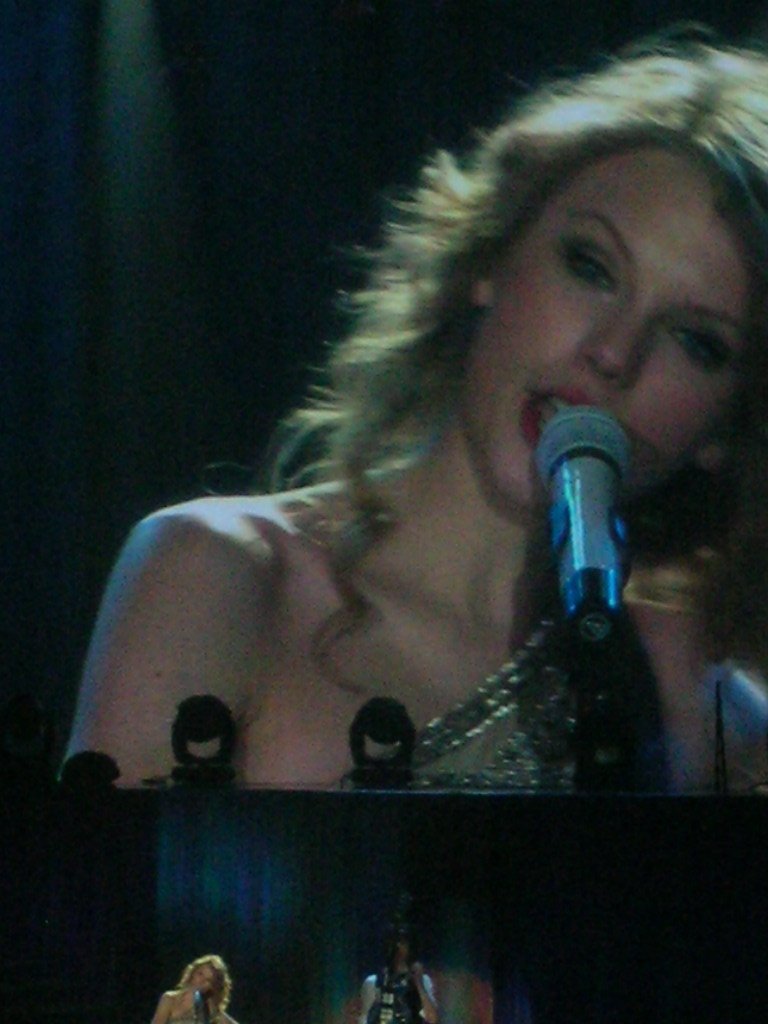 Taylor Swift — March 15 - Milan, Italy — photo 47