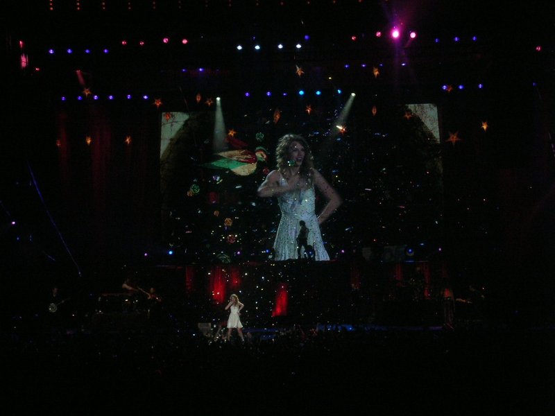 Taylor Swift — March 15 - Milan, Italy — photo 59