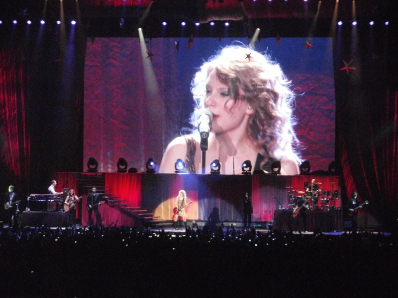 Taylor Swift — March 15 - Milan, Italy — photo 63