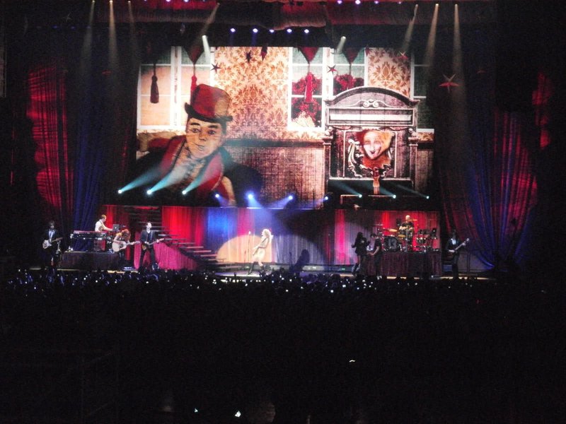 Taylor Swift — March 15 - Milan, Italy — photo 64