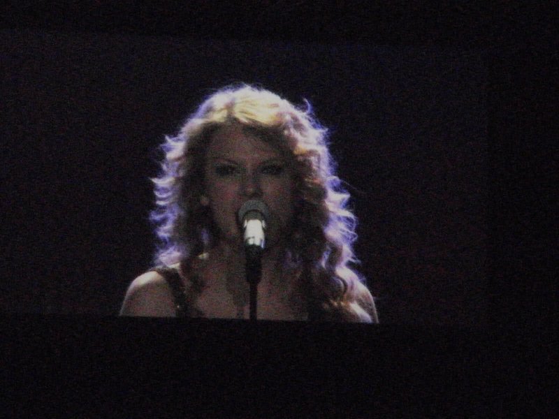 Taylor Swift — March 15 - Milan, Italy — photo 67
