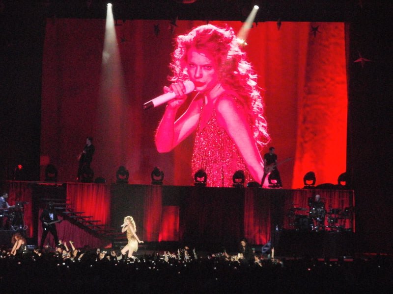 Taylor Swift — March 15 - Milan, Italy — photo 70