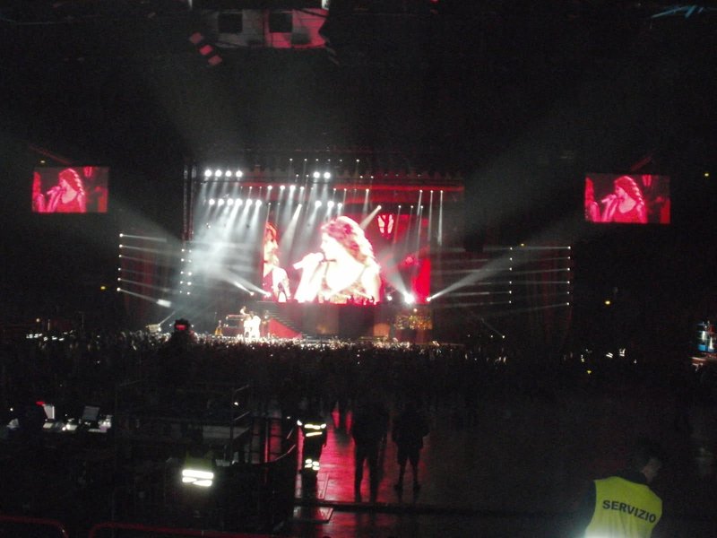 Taylor Swift — March 15 - Milan, Italy — photo 72