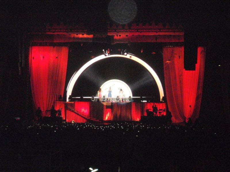Taylor Swift — March 15 - Milan, Italy — photo 75