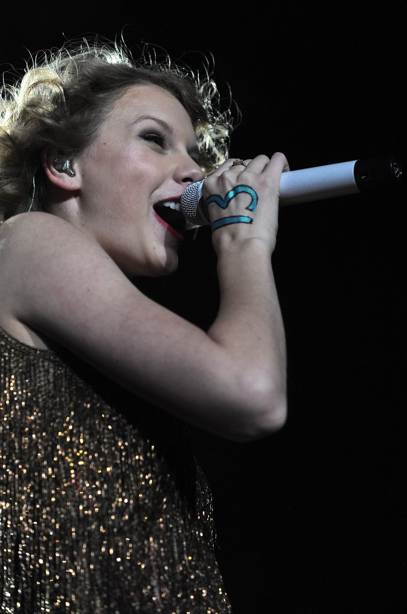 Taylor Swift — March 15 - Milan, Italy — photo 76