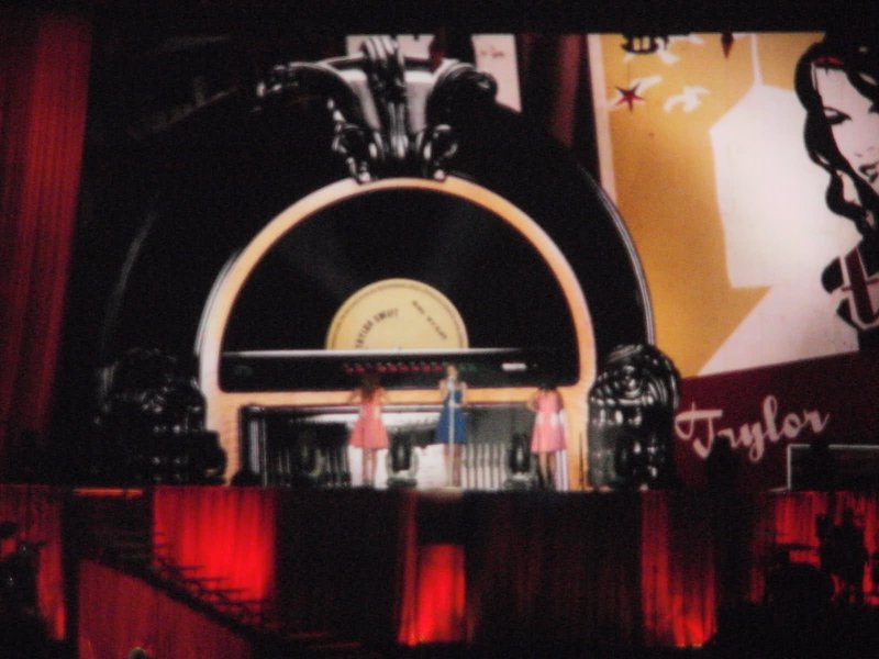 Taylor Swift — March 15 - Milan, Italy — photo 77