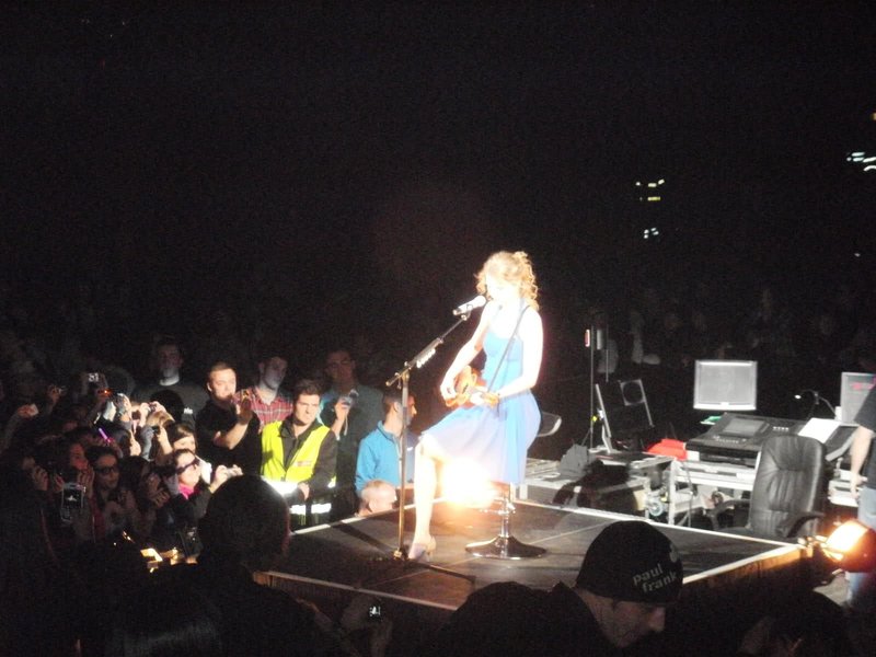 Taylor Swift — March 15 - Milan, Italy — photo 81