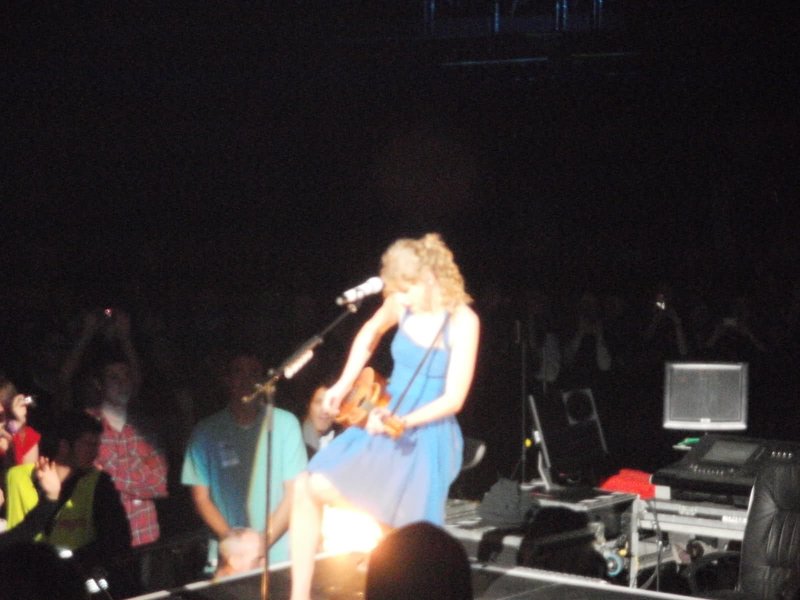 Taylor Swift — March 15 - Milan, Italy — photo 83