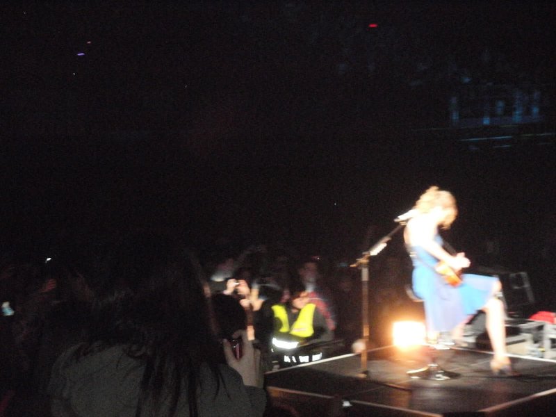 Taylor Swift — March 15 - Milan, Italy — photo 86