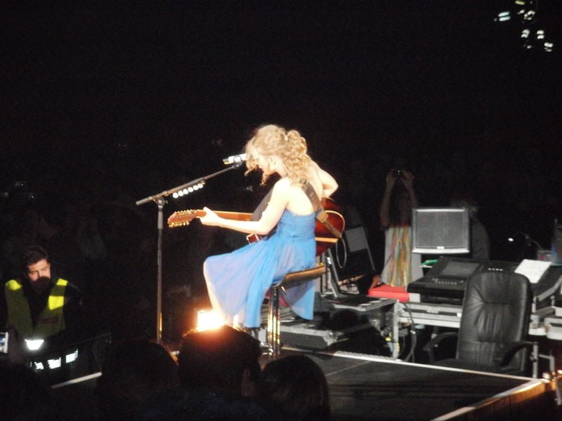 Taylor Swift — March 15 - Milan, Italy — photo 91
