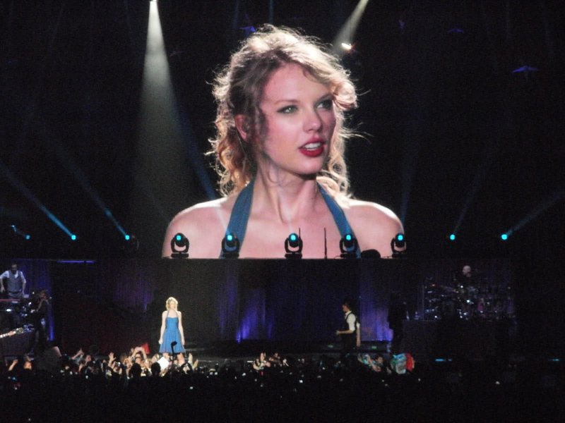 Taylor Swift — March 15 - Milan, Italy — photo 93