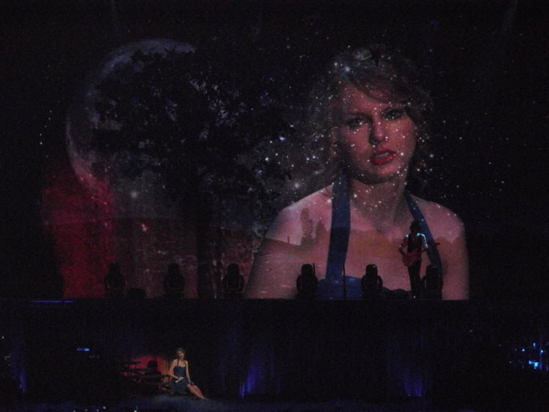 Taylor Swift — March 15 - Milan, Italy — photo 95