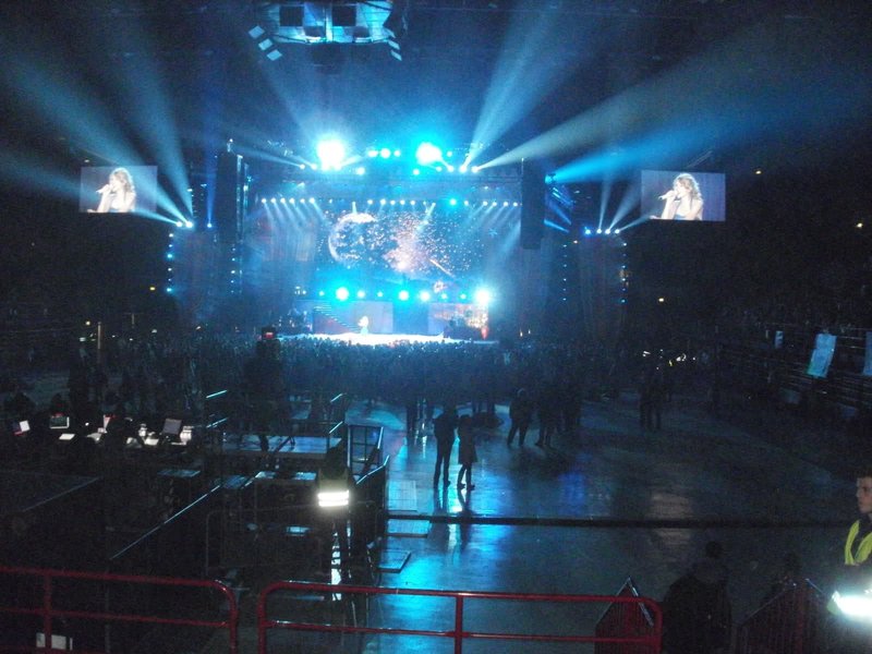 Taylor Swift — March 15 - Milan, Italy — photo 97