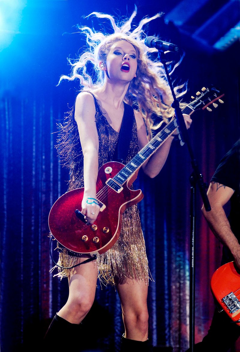 Taylor Swift — March 15 - Milan, Italy — photo 98